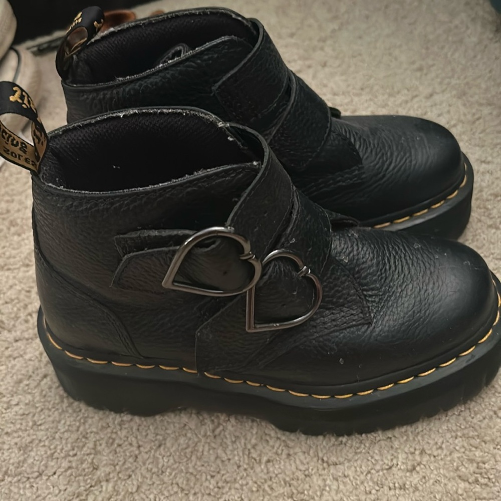 Dr. Martens Heart detail Platform boot